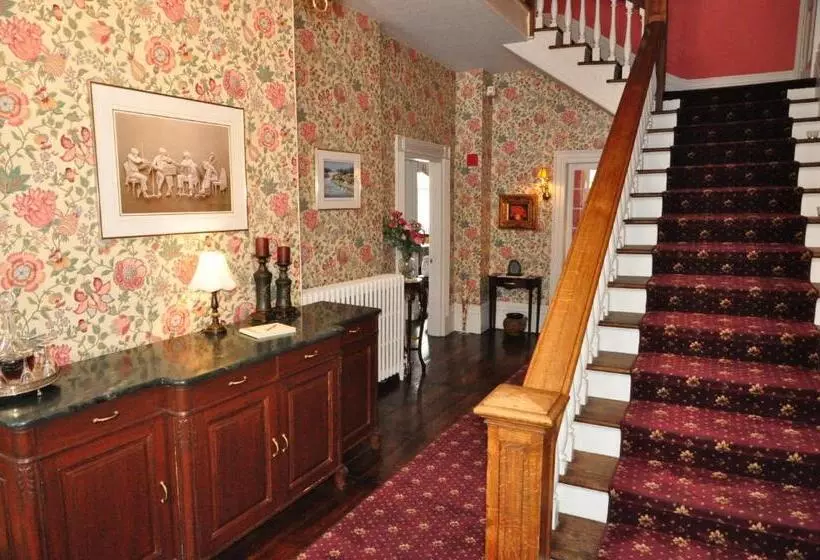 Brockamour Manor Bed And Breakfast