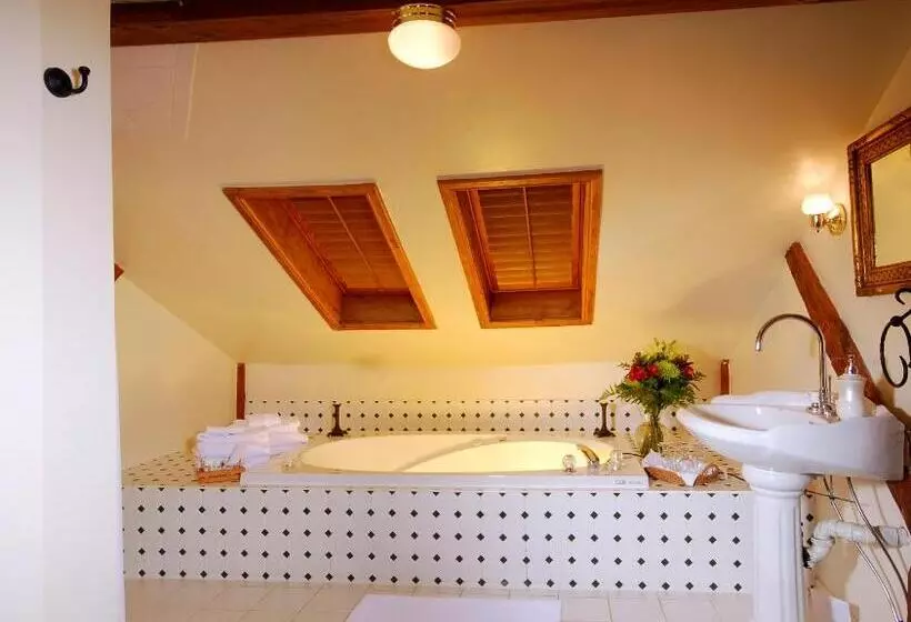 Brockamour Manor Bed And Breakfast