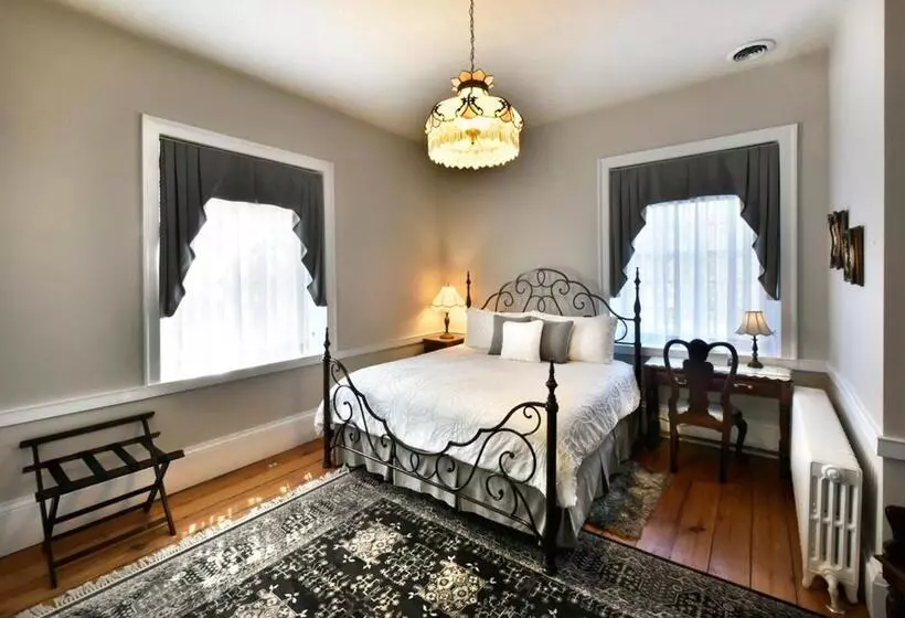 Brockamour Manor Bed And Breakfast