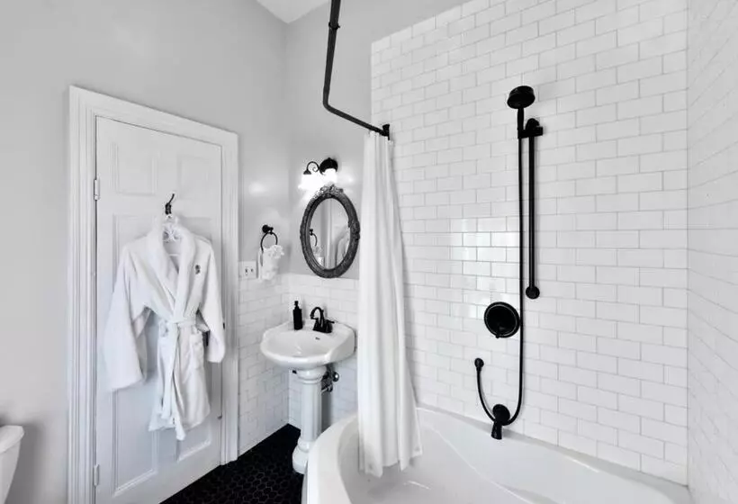 Brockamour Manor Bed And Breakfast