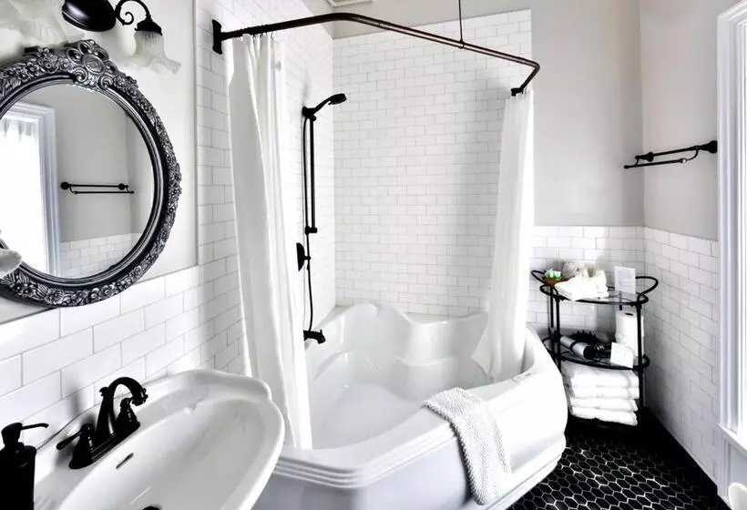 Brockamour Manor Bed And Breakfast