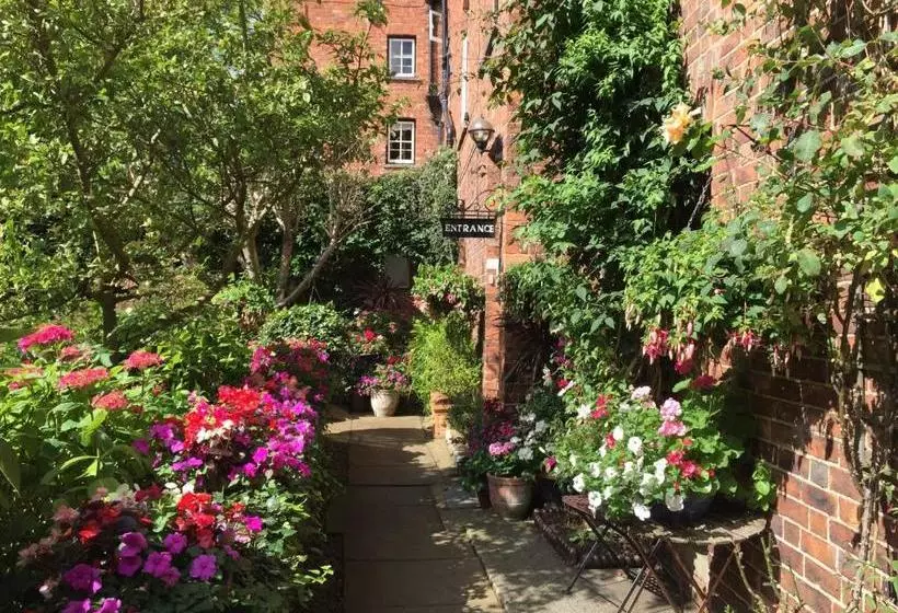 בית מלון כפרי The Garden   B&b