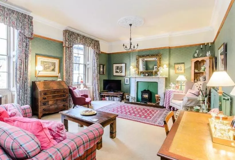 בית מלון כפרי The Garden   B&b