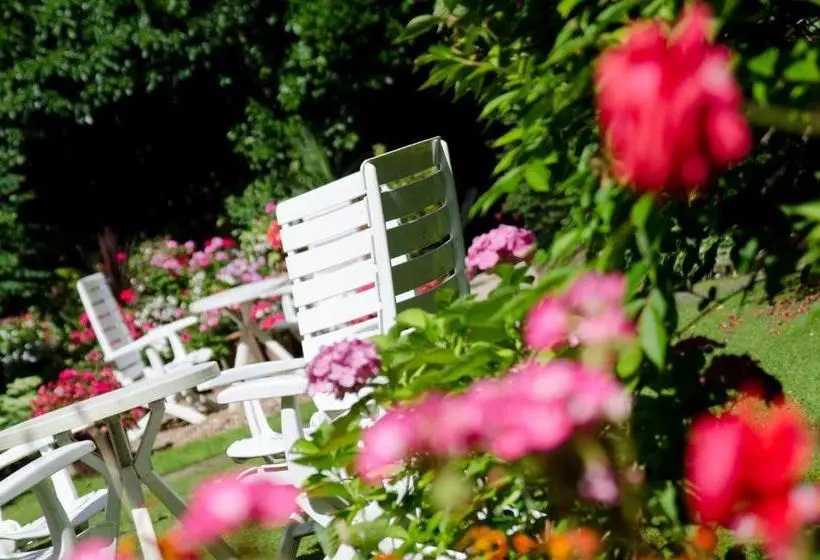 בית מלון כפרי The Garden   B&b