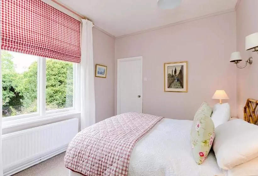 בית מלון כפרי The Garden   B&b