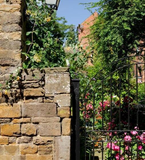 فندق The Garden   B&b