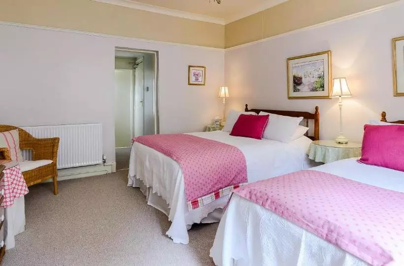 בית מלון כפרי The Garden   B&b