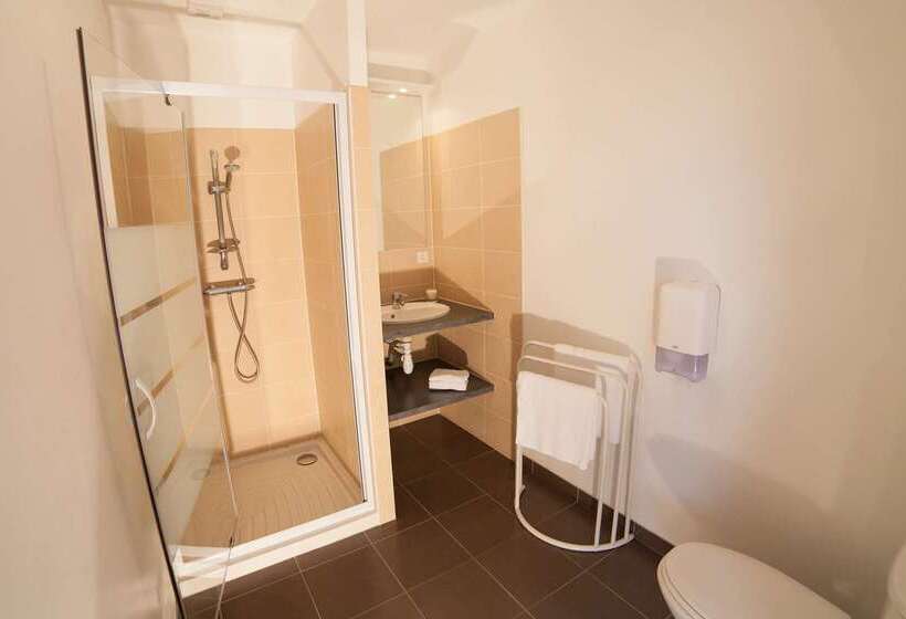 Brit Hotel    Aux Hortensias    Lannion Perros Guirec