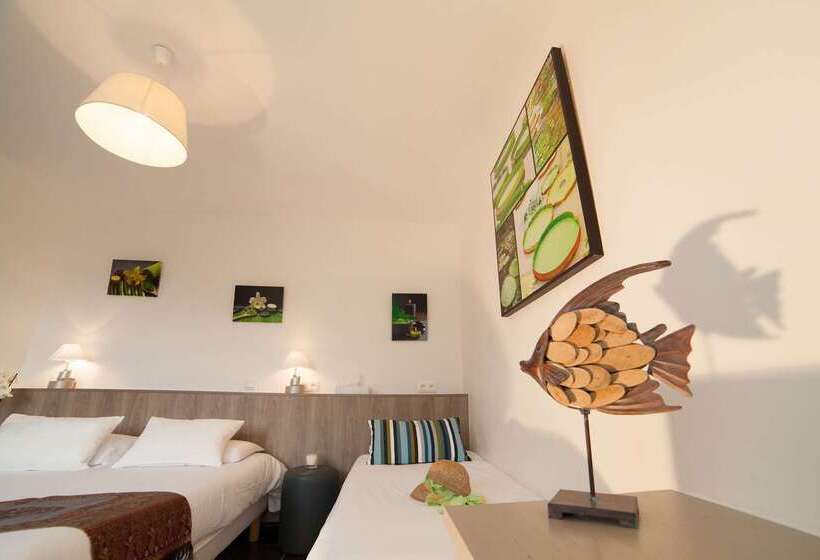 Brit Hotel    Aux Hortensias    Lannion Perros Guirec