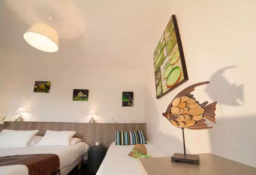 Brit Hotel    Aux Hortensias    Lannion Perros Guirec