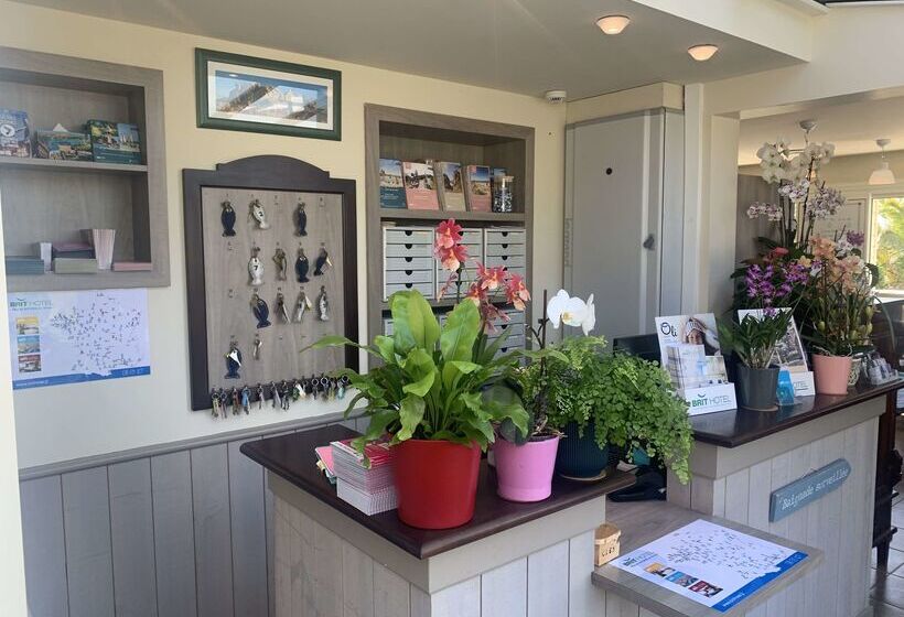 Brit Hotel    Aux Hortensias    Lannion Perros Guirec