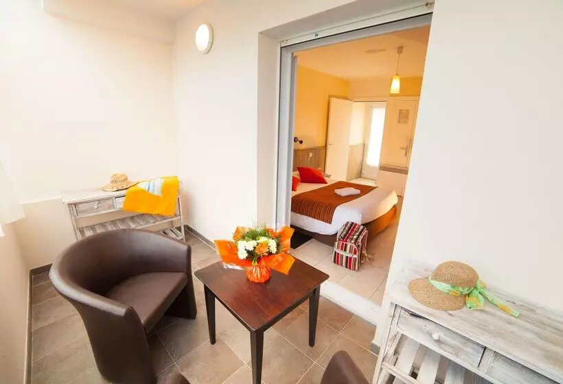 Brit Hotel    Aux Hortensias    Lannion Perros Guirec