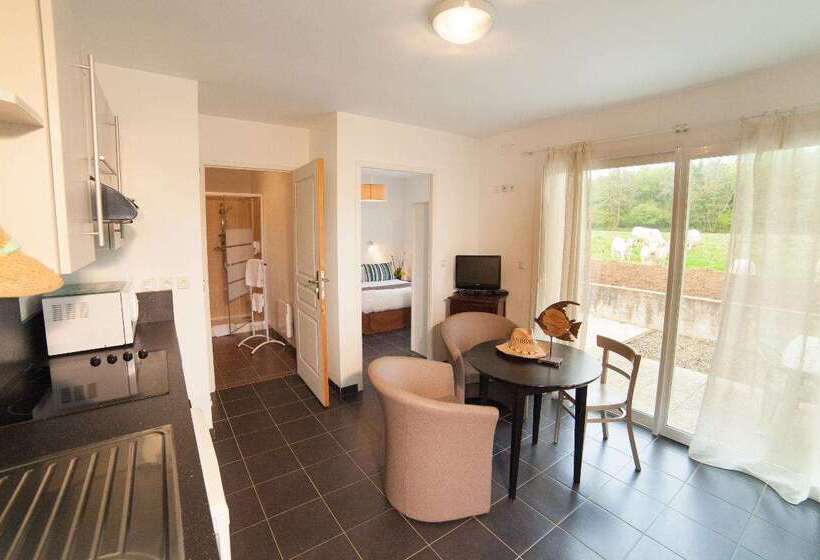 Brit Hotel    Aux Hortensias    Lannion Perros Guirec