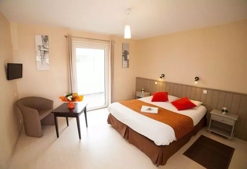 Brit Hotel    Aux Hortensias    Lannion Perros Guirec