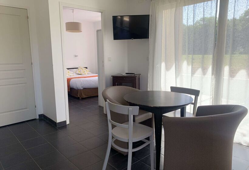 Brit Hotel    Aux Hortensias    Lannion Perros Guirec