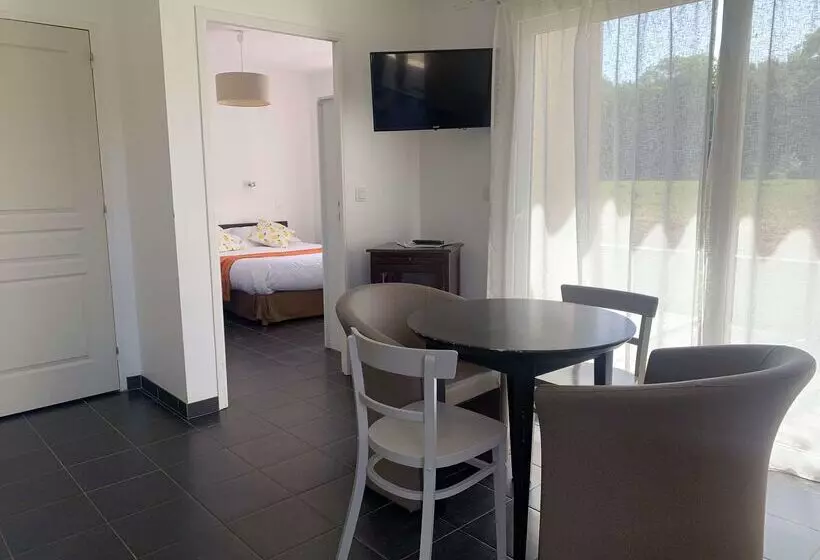 Brit Hotel    Aux Hortensias    Lannion Perros Guirec