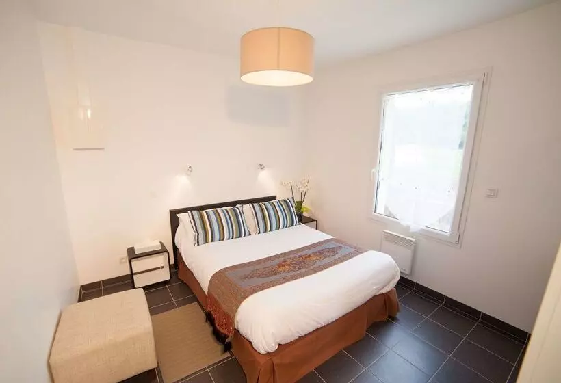 Brit Hotel    Aux Hortensias    Lannion Perros Guirec