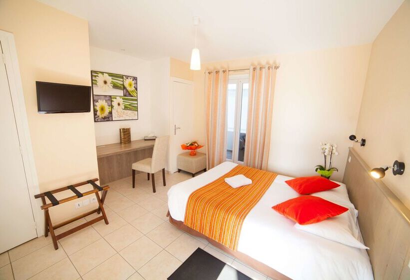 Brit Hotel    Aux Hortensias    Lannion Perros Guirec