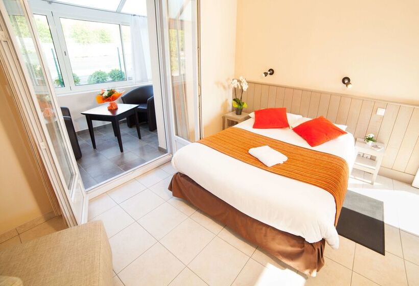 Brit Hotel    Aux Hortensias    Lannion Perros Guirec