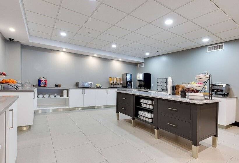 هتل Country Inn & Suites By Radisson, Niagara Falls, On