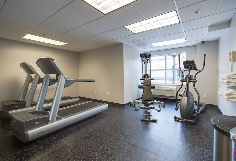 هتل Country Inn & Suites By Radisson, Niagara Falls, On