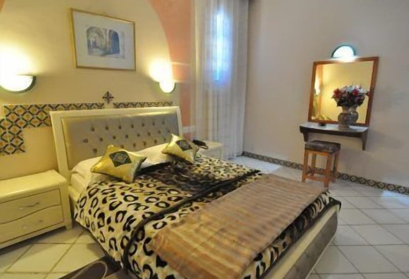 Hotel Hôtel Les Palmes D Or