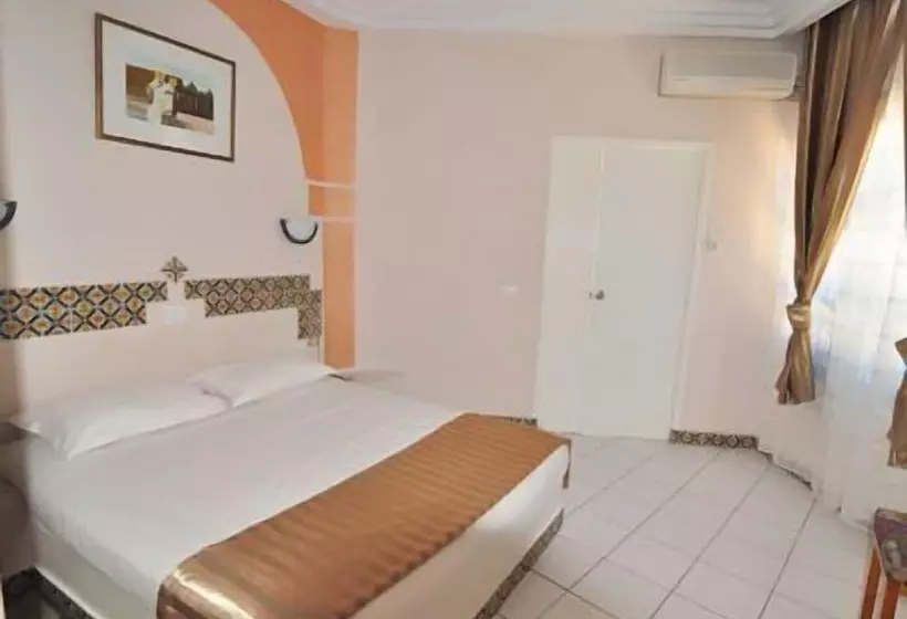 Hotel Hôtel Les Palmes D Or