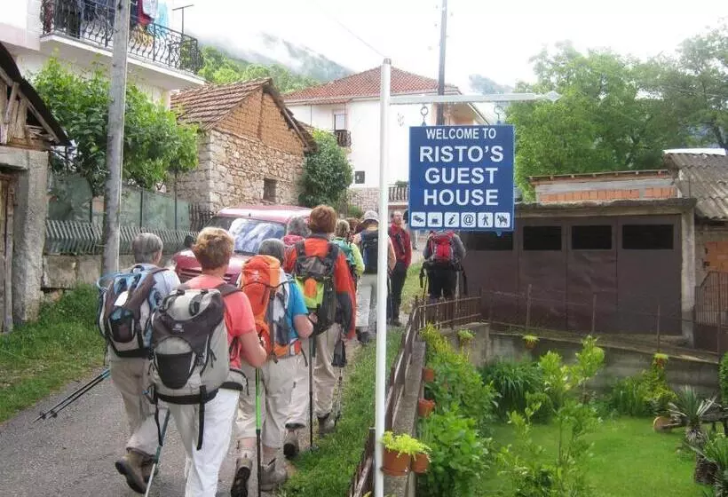 هتل Risto's Guest House
