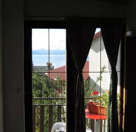 هتل Risto's Guest House