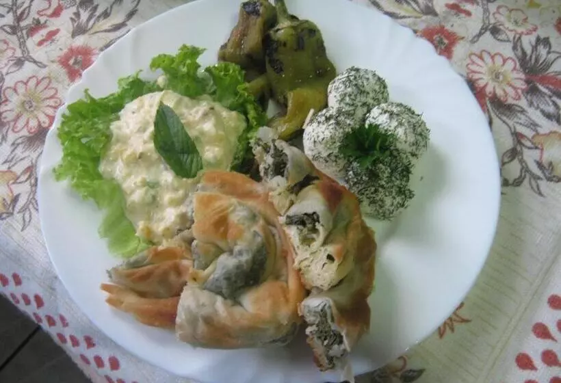 هتل Risto's Guest House