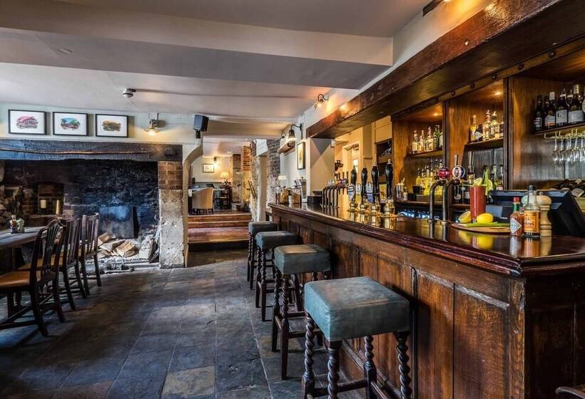 Отель The Lamb Inn