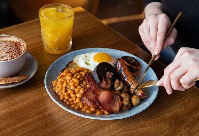 Отель The Lamb Inn