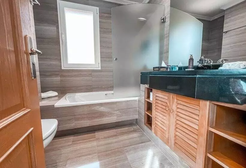 酒店 The Marbella Heights Boutique