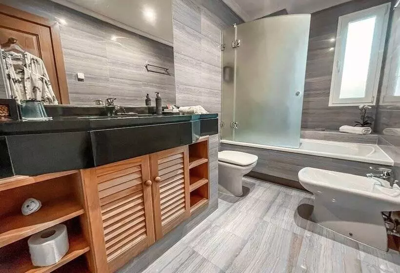 酒店 The Marbella Heights Boutique