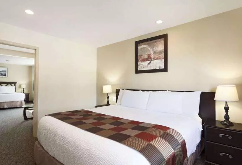 Мотель Days Inn By Wyndham Montreal East