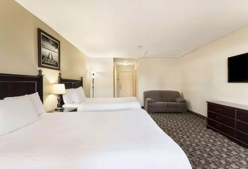 Мотель Days Inn By Wyndham Montreal East