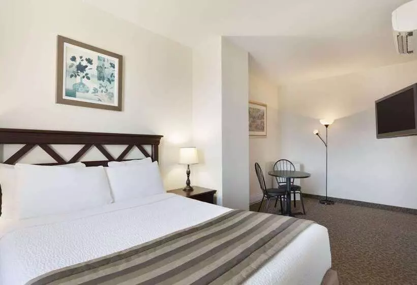 Мотель Days Inn By Wyndham Montreal East