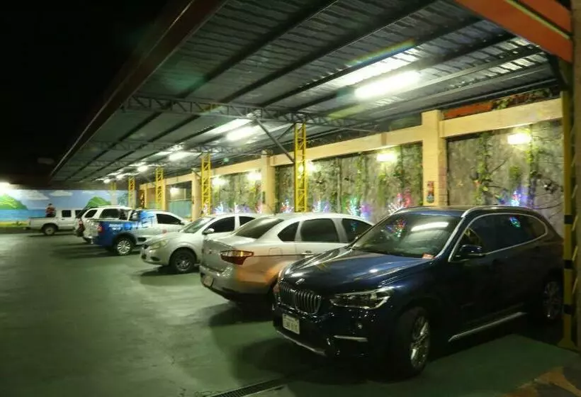 هتل Arthur Palace