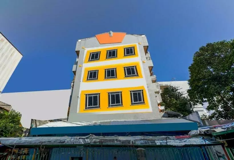 ホテル Oyo 2628 Kartini Residence