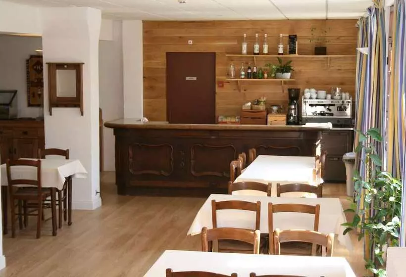 Отель Adonis Le Chastellan