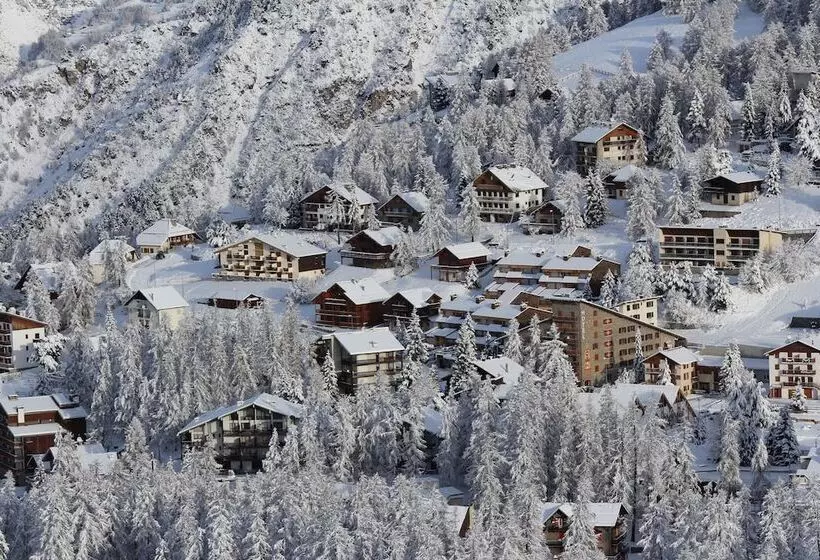 Отель Adonis Le Chastellan