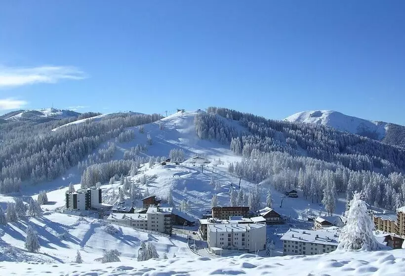 Отель Adonis Le Chastellan