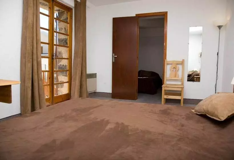 Отель Adonis Le Chastellan