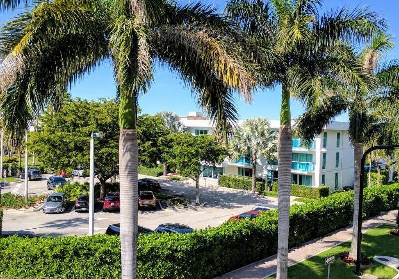 هتل Beach Haus Bal Harbour