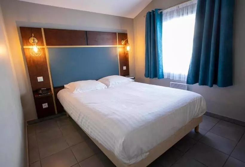 Отель Les Pins Galants