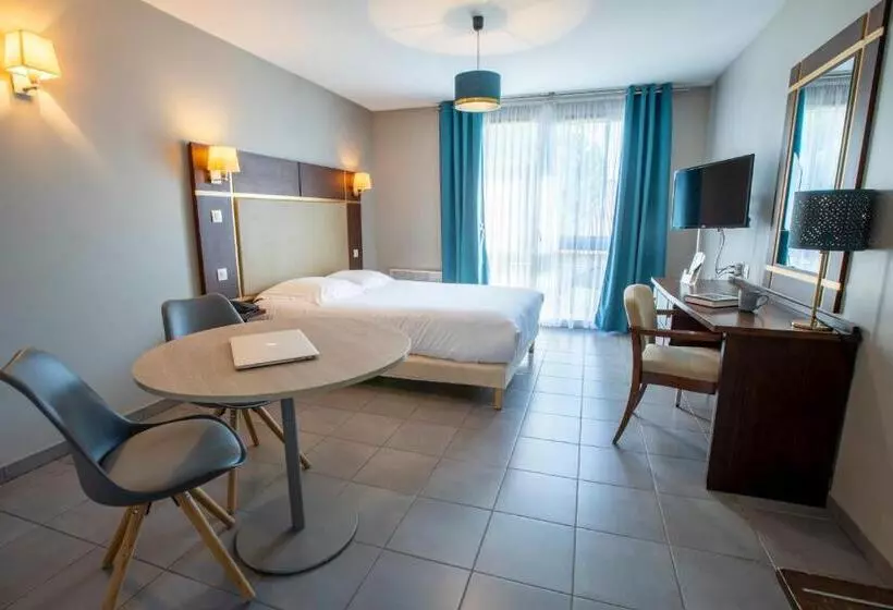 Отель Les Pins Galants