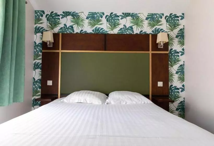 Отель Les Pins Galants