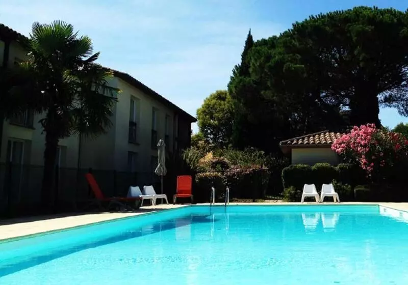 Отель Les Pins Galants