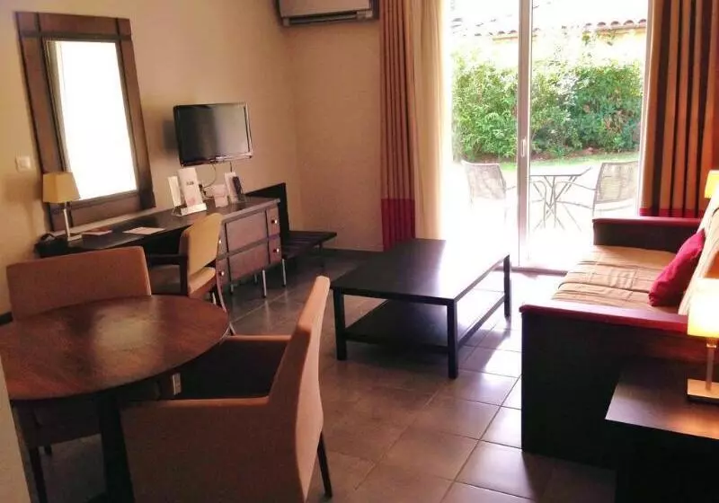 Отель Les Pins Galants