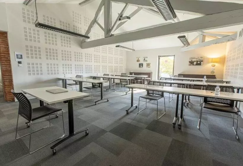 Отель Les Pins Galants